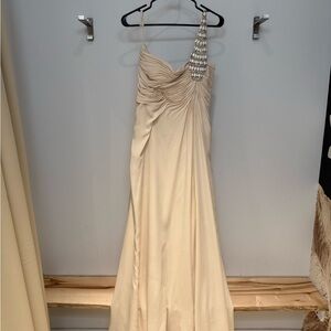Chic One-Shoulder Cream Maxi Dress